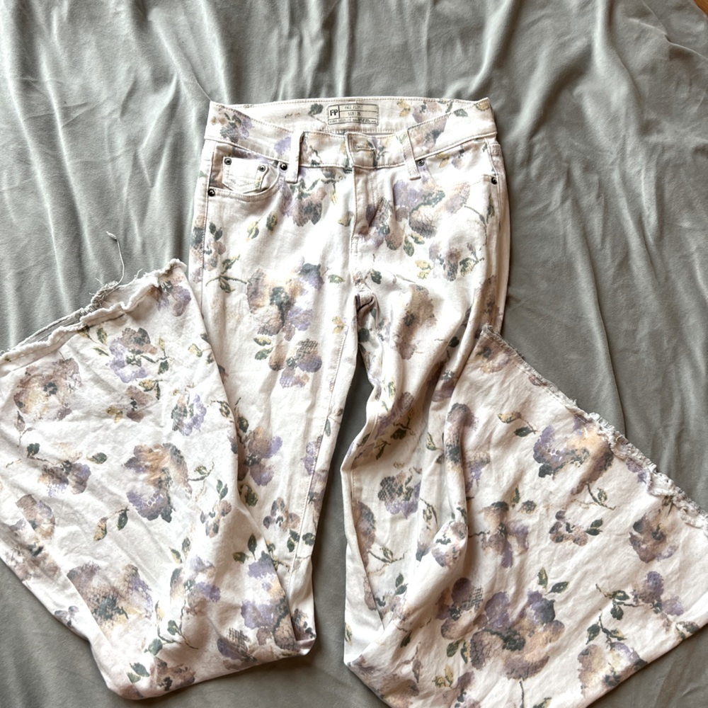 Free People White Floral Bell Bottoms Flare Jeans size 25